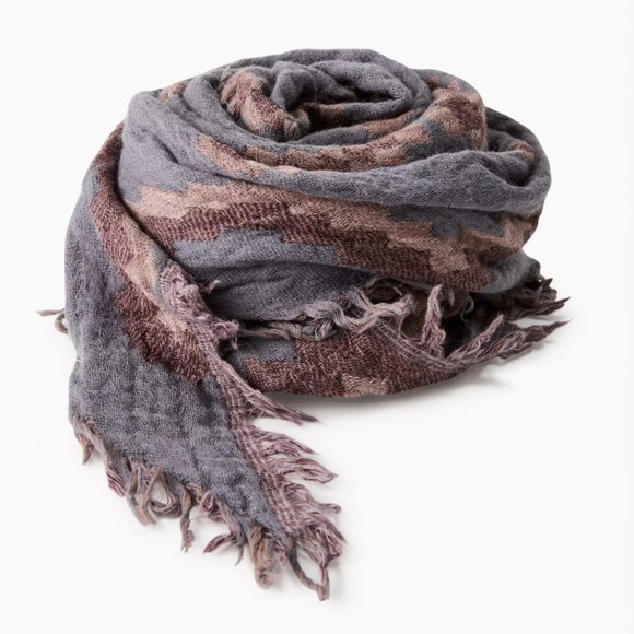Aritzia Accessories - Aritzia Wilfred Diamond Mosaic Triangle Blanket Scarf